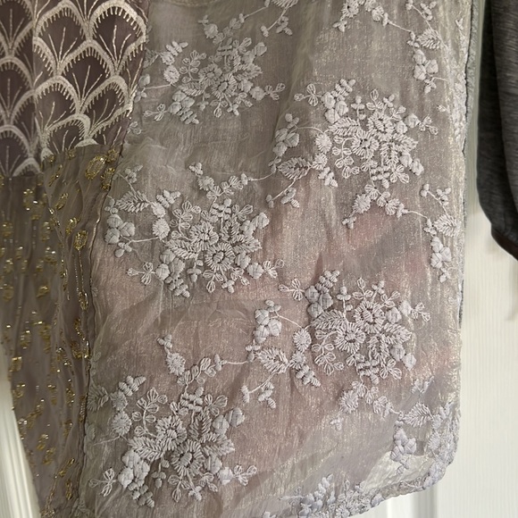 TINY (from Anthropologie) detailed top Sz Medium - Picture 7 of 11